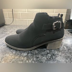 Boots size 9.5